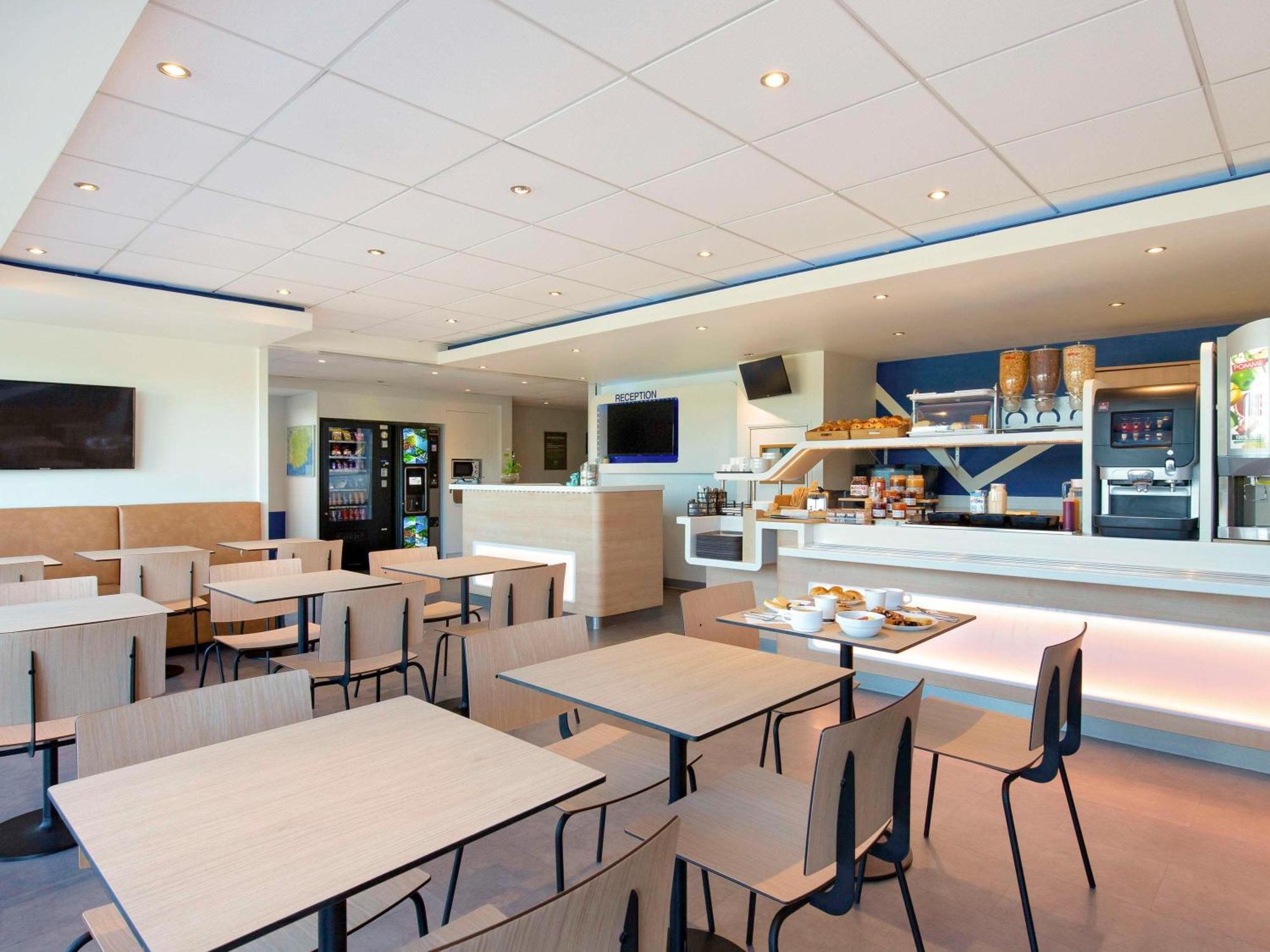 Ibis Budget Saint-Maximin ภายนอก รูปภาพ
